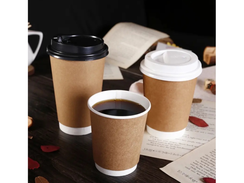 Paper cup with lid